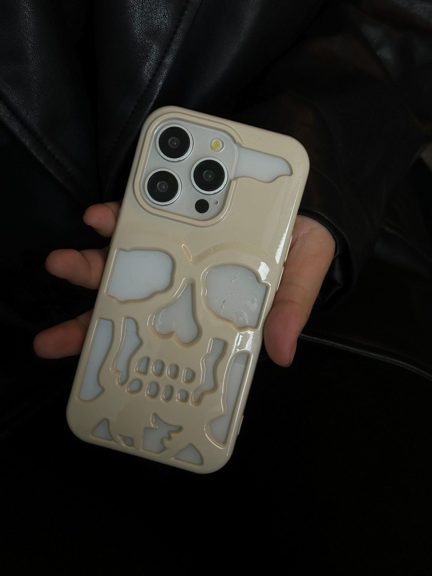 Electroplated Skull Phone Case Suitable for iPhone 17 Pro Max, Apple 16, Personalized 15, Foreign Trade 14 Protective Hard Case
