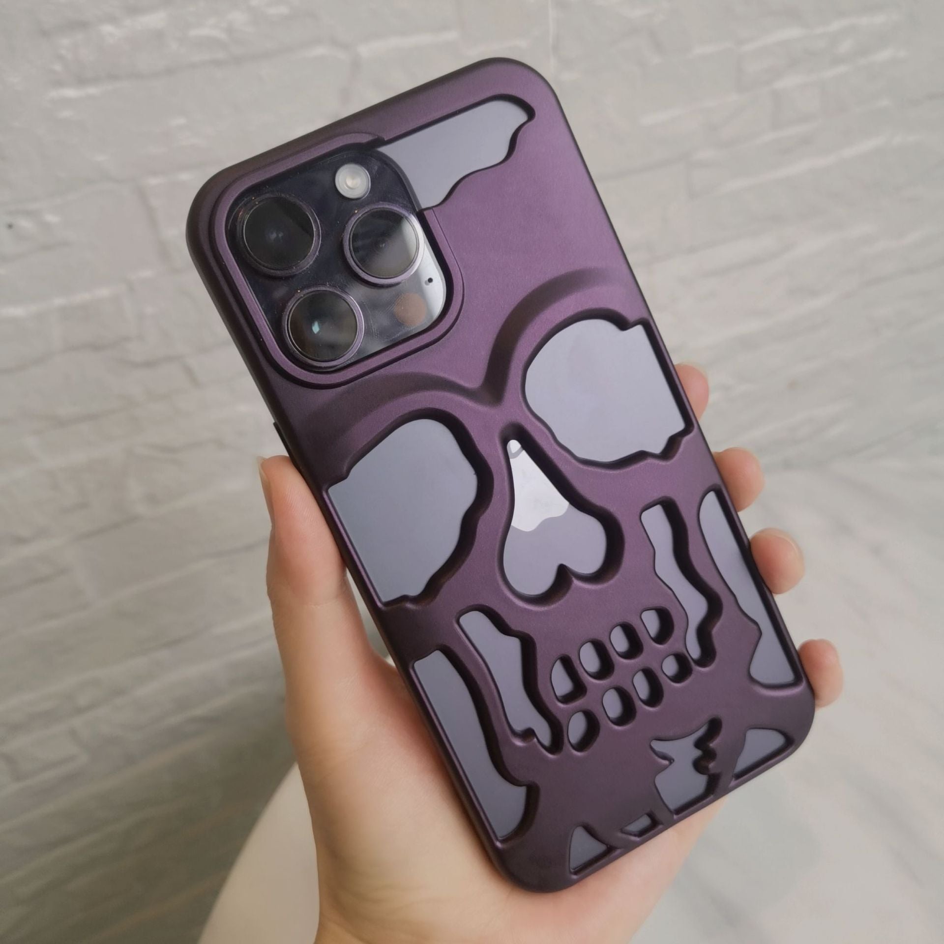 Electroplated Skull Phone Case Suitable for iPhone 17 Pro Max, Apple 16, Personalized 15, Foreign Trade 14 Protective Hard Case
