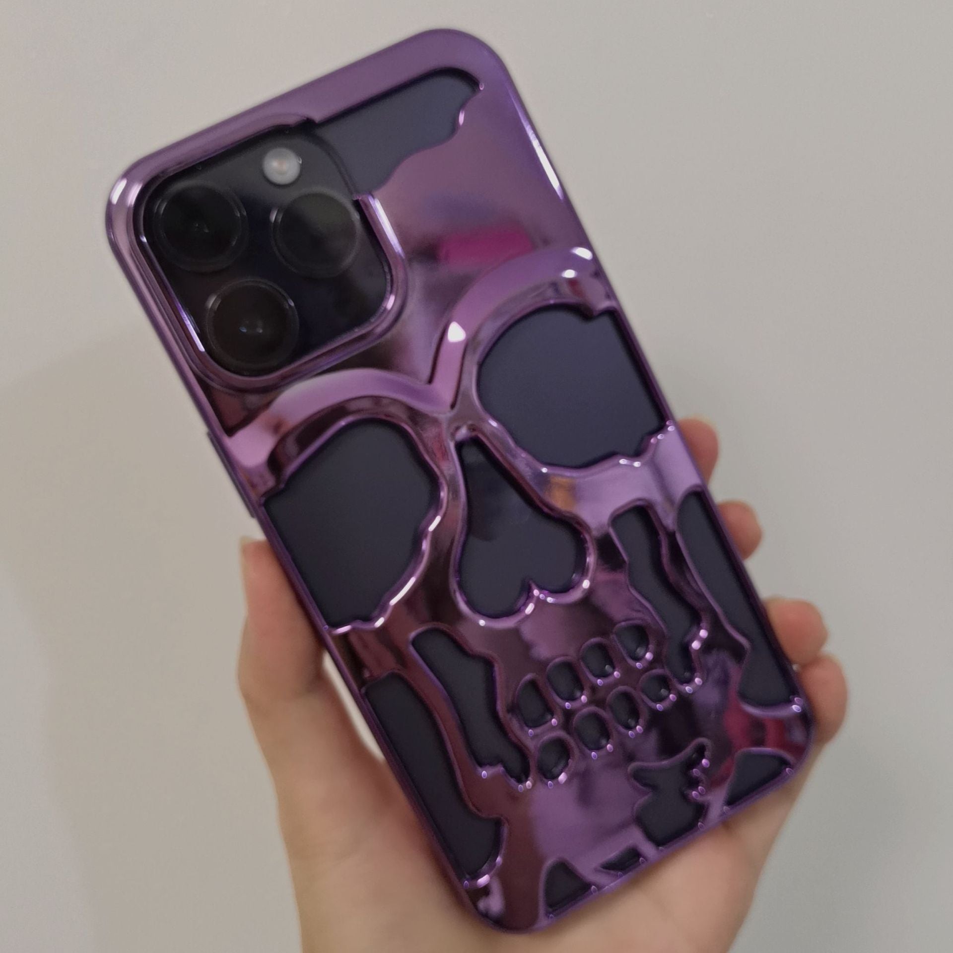 Electroplated Skull Phone Case Suitable for iPhone 17 Pro Max, Apple 16, Personalized 15, Foreign Trade 14 Protective Hard Case